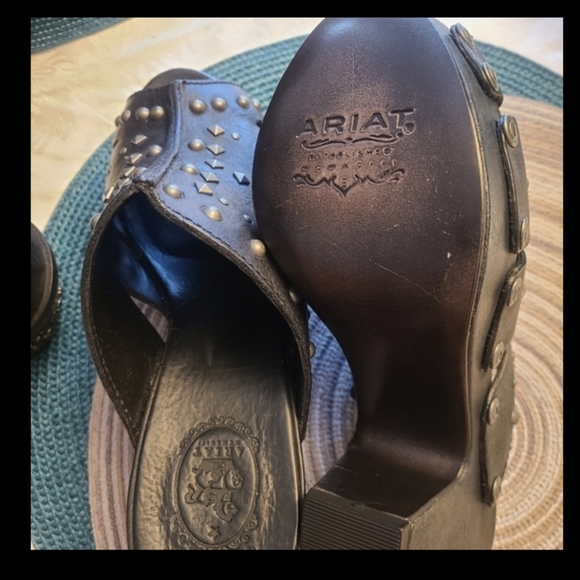 Ariat Mules - Picture 3 of 6